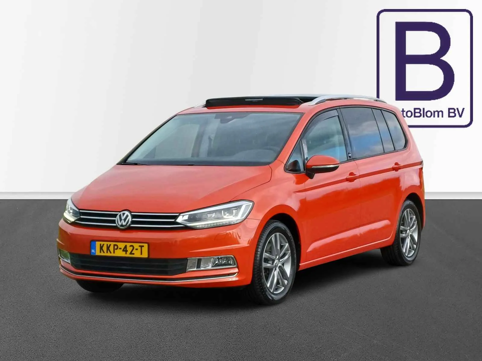 Volkswagen Touran (2017) — foto 1