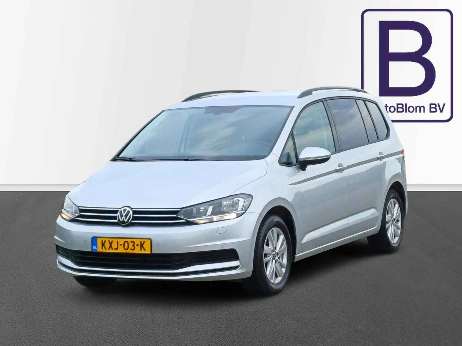 Volkswagen Touran (2022) — foto 1