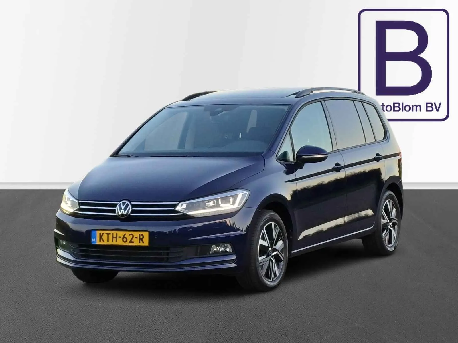 Volkswagen Touran (2024) — foto 1