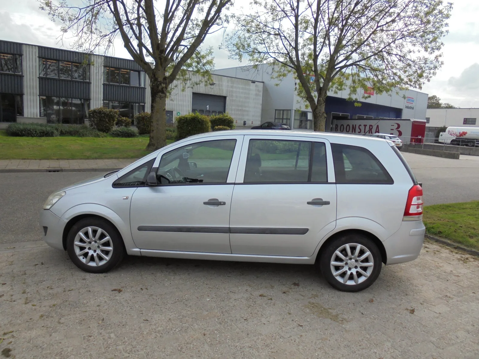 Opel Zafira (2009) — foto 1