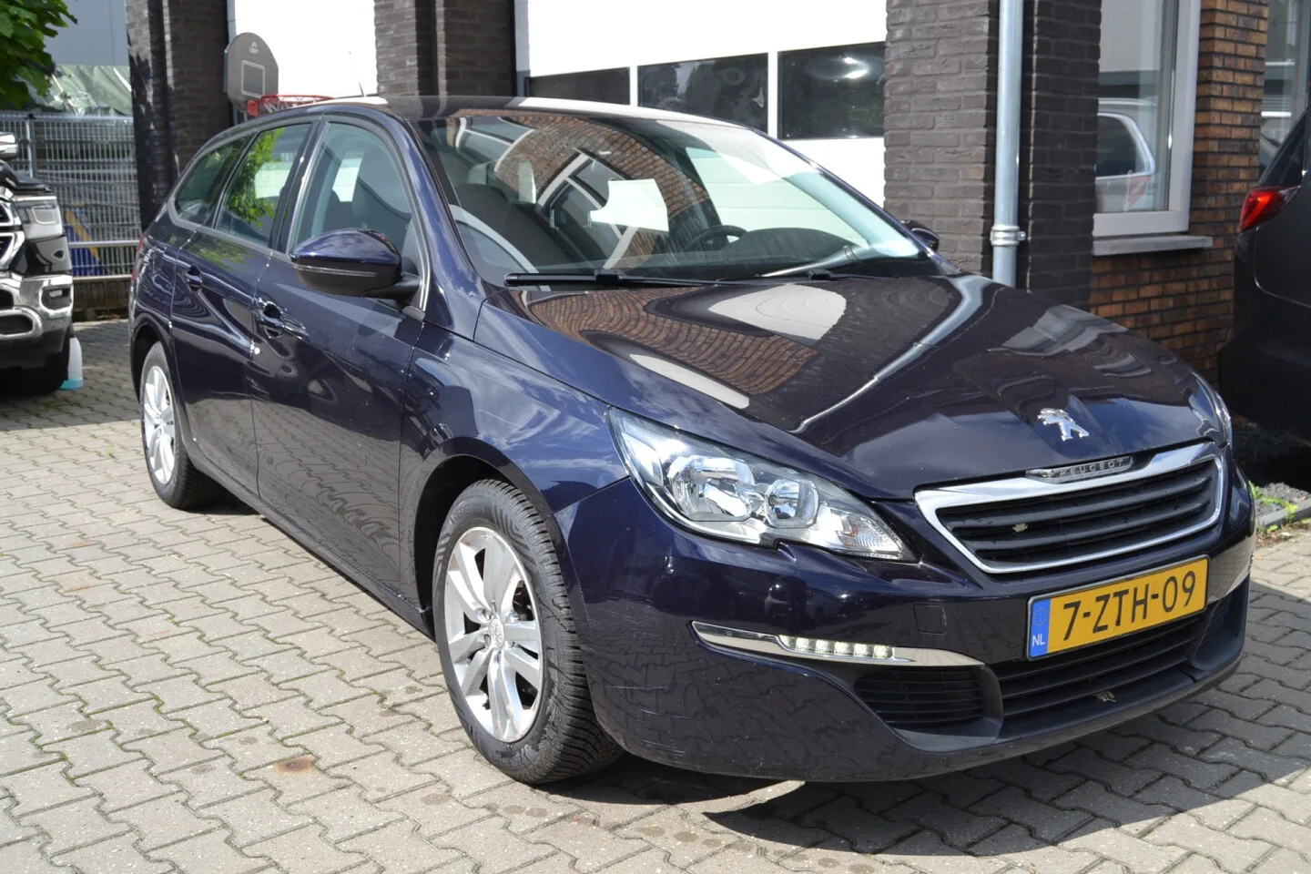 Peugeot 308 (2015) — foto 1