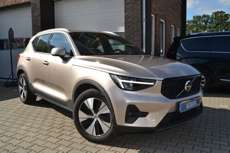 Volvo XC40 (2023)