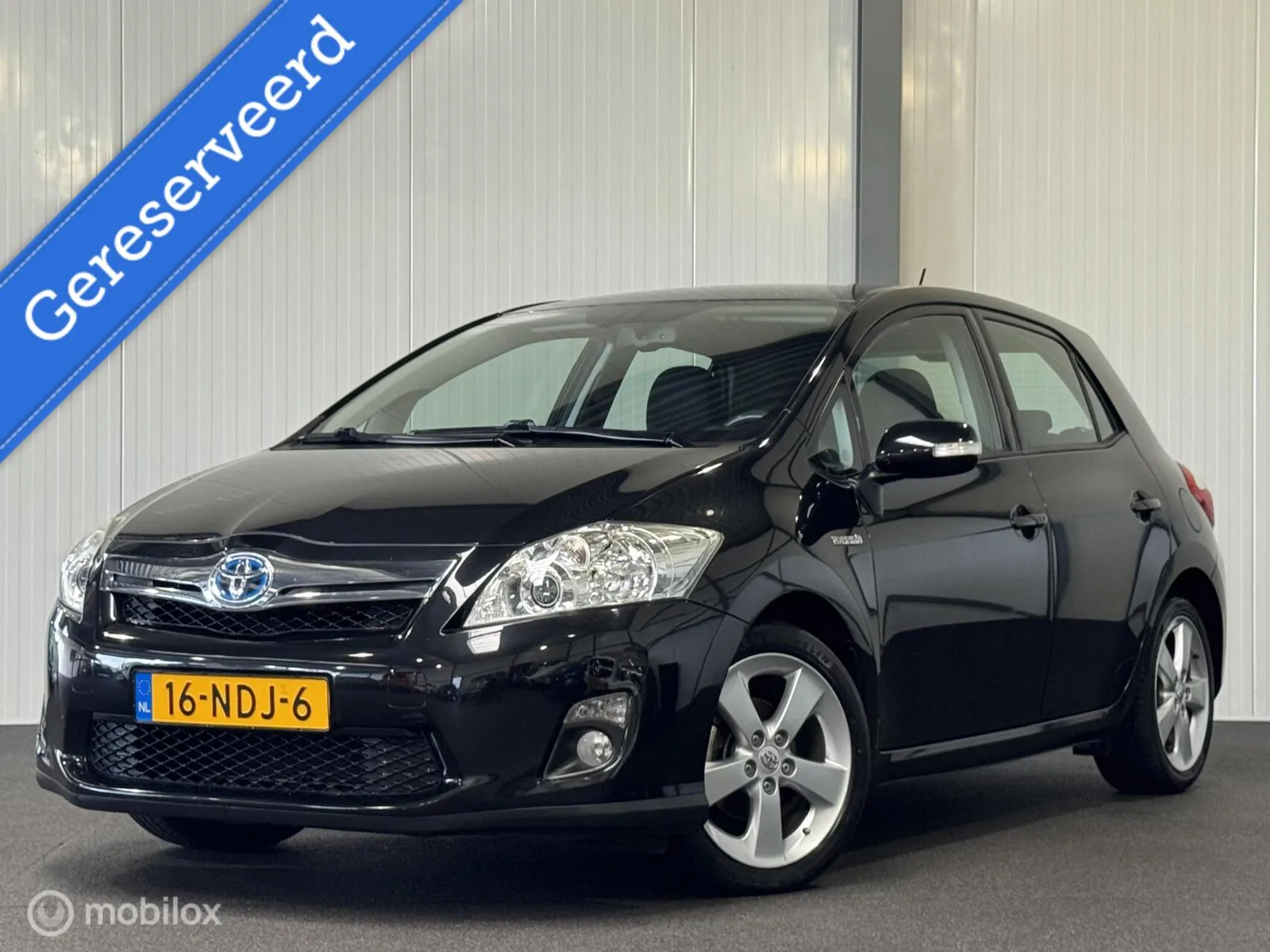 Toyota Auris (2010) — foto 1