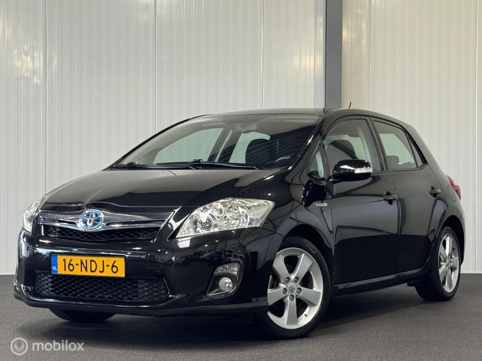 Toyota Auris (2010) — foto 1