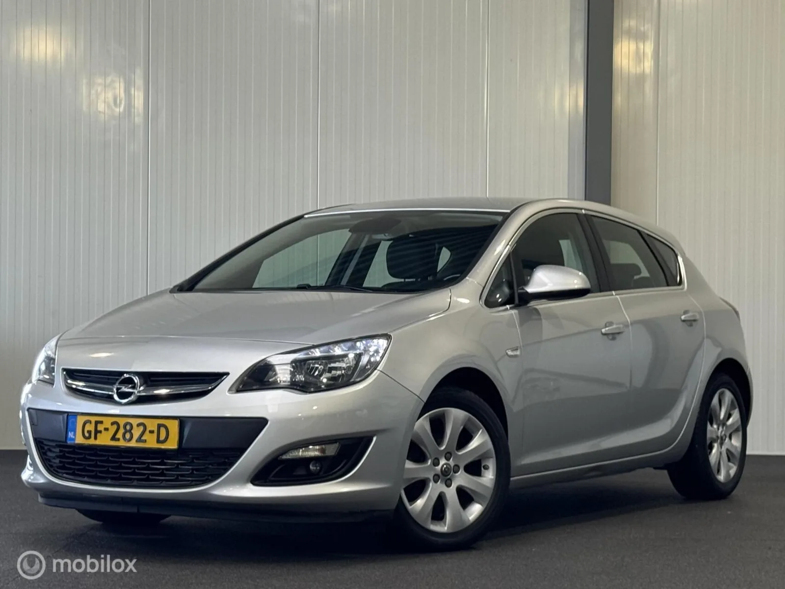Opel Astra (2015) — foto 1