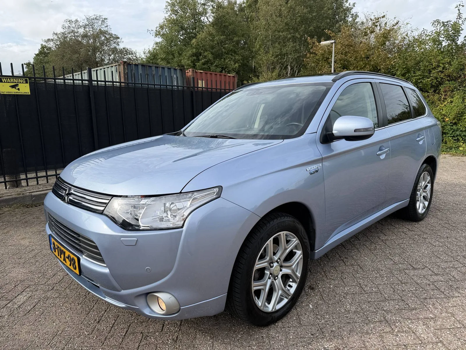 Mitsubishi Outlander (2014) — foto 1