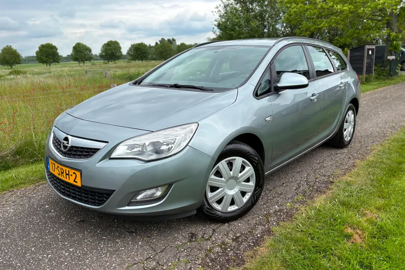 Opel Astra Sports Tourer (2011)