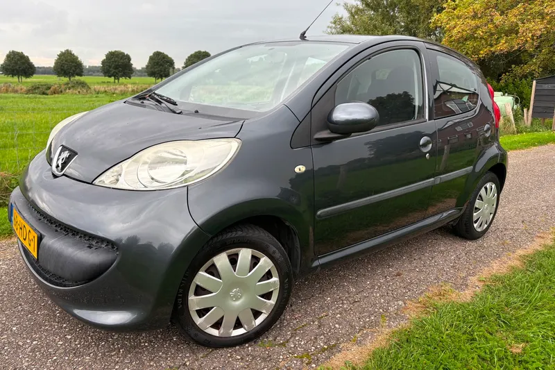 Peugeot 107 (2008)