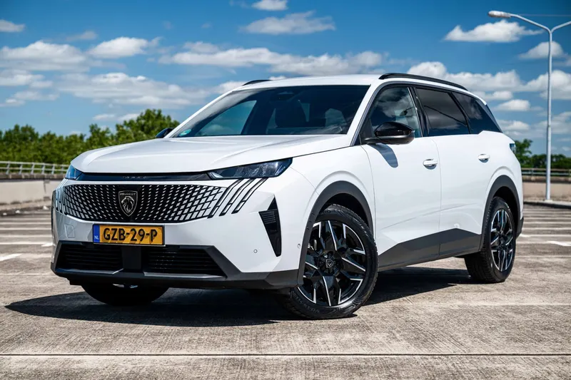 Peugeot 5008 (2025)