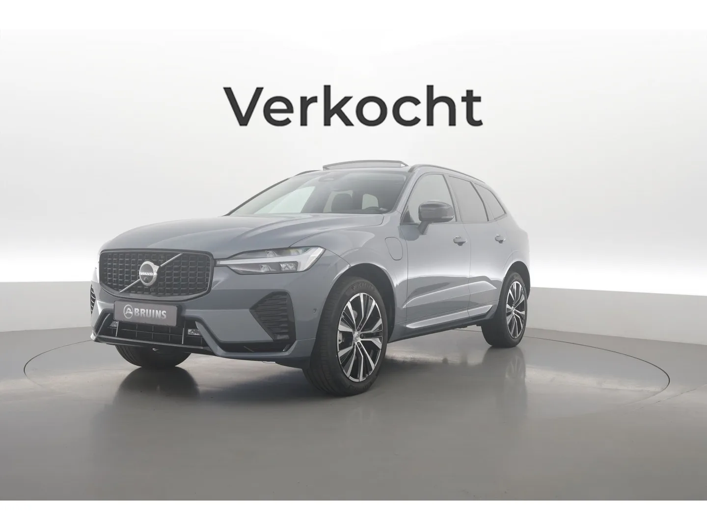 Volvo XC60 (2023) — foto 1