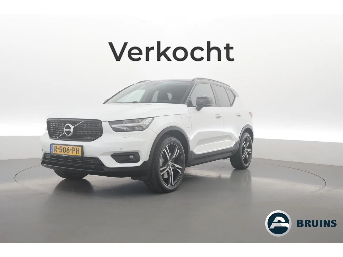 Volvo XC40 (2021) — foto 1