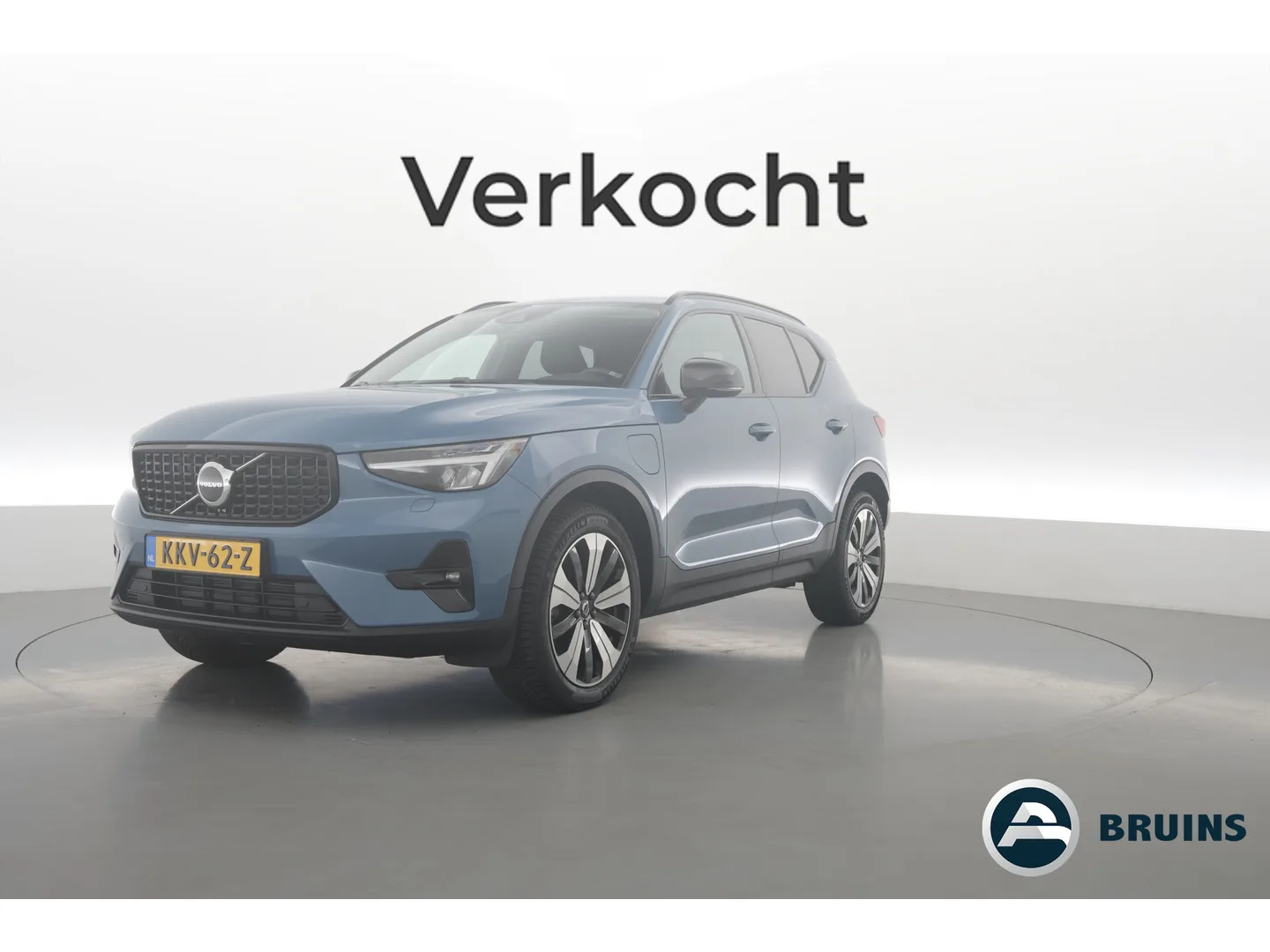 Volvo XC40 (2022) — foto 1