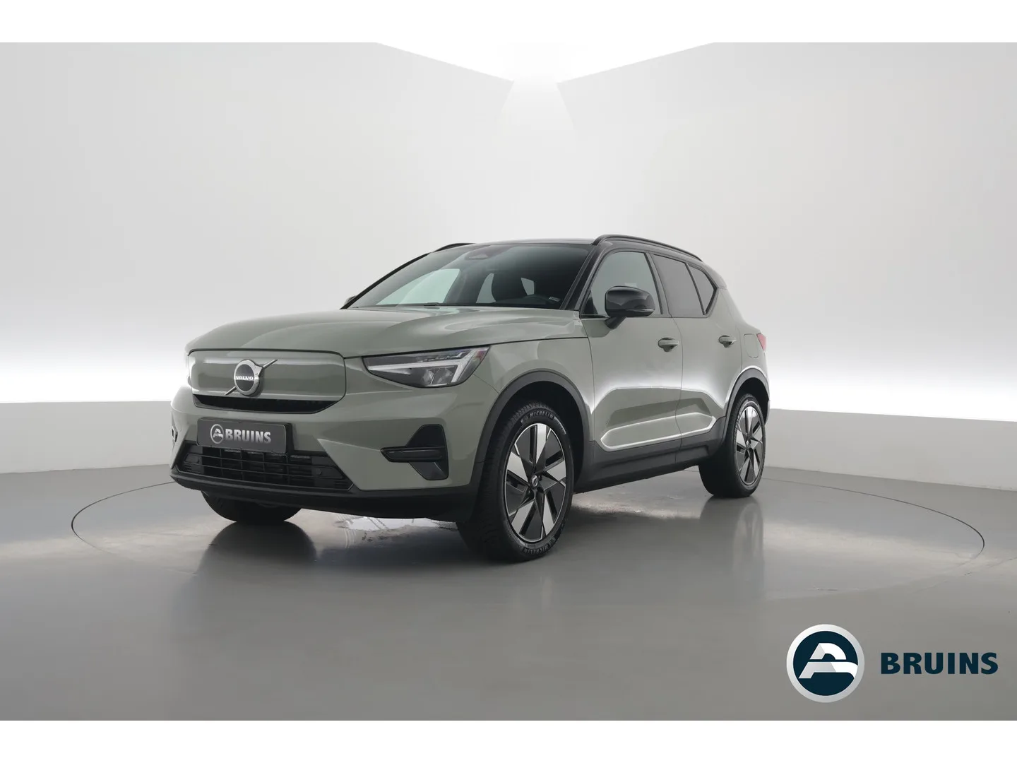 Volvo XC40 (2024) — foto 1