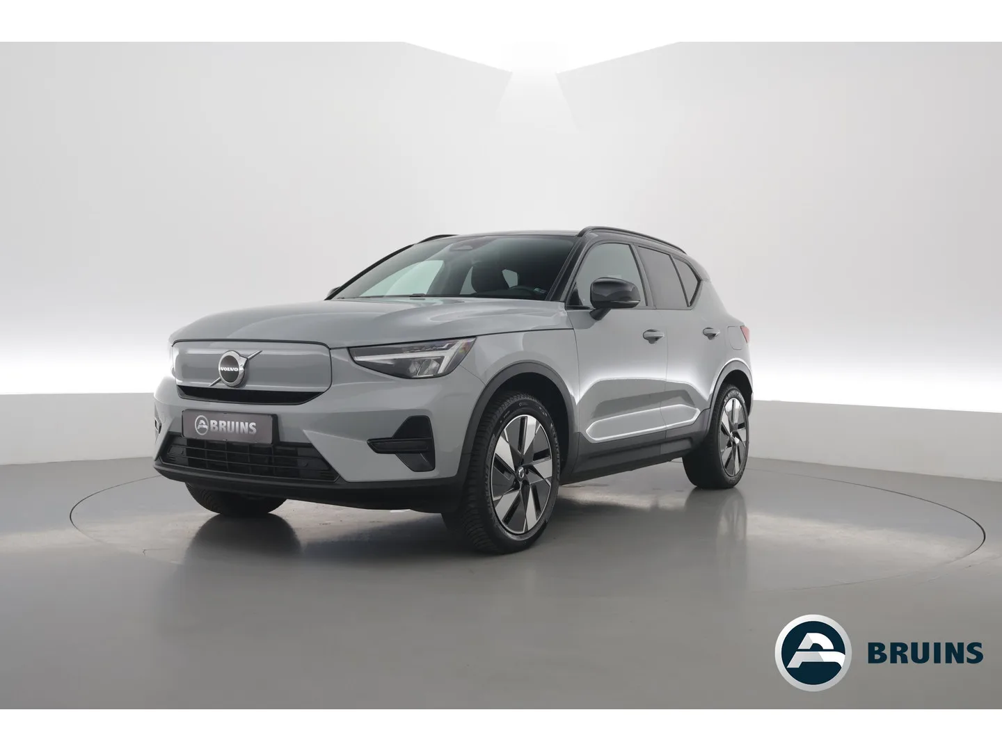 Volvo XC40 (2023) — foto 1