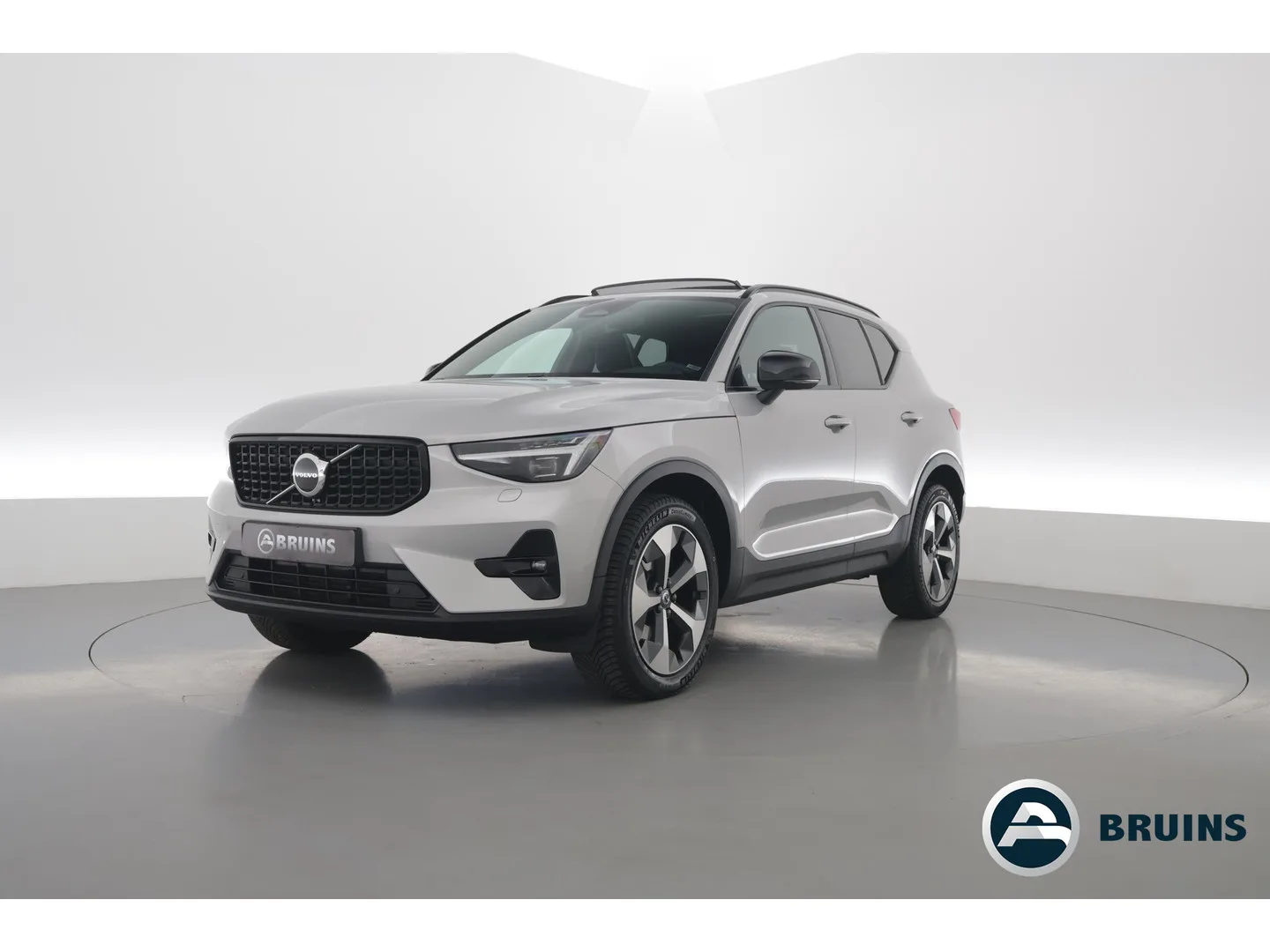 Volvo XC40 (2023) — foto 1