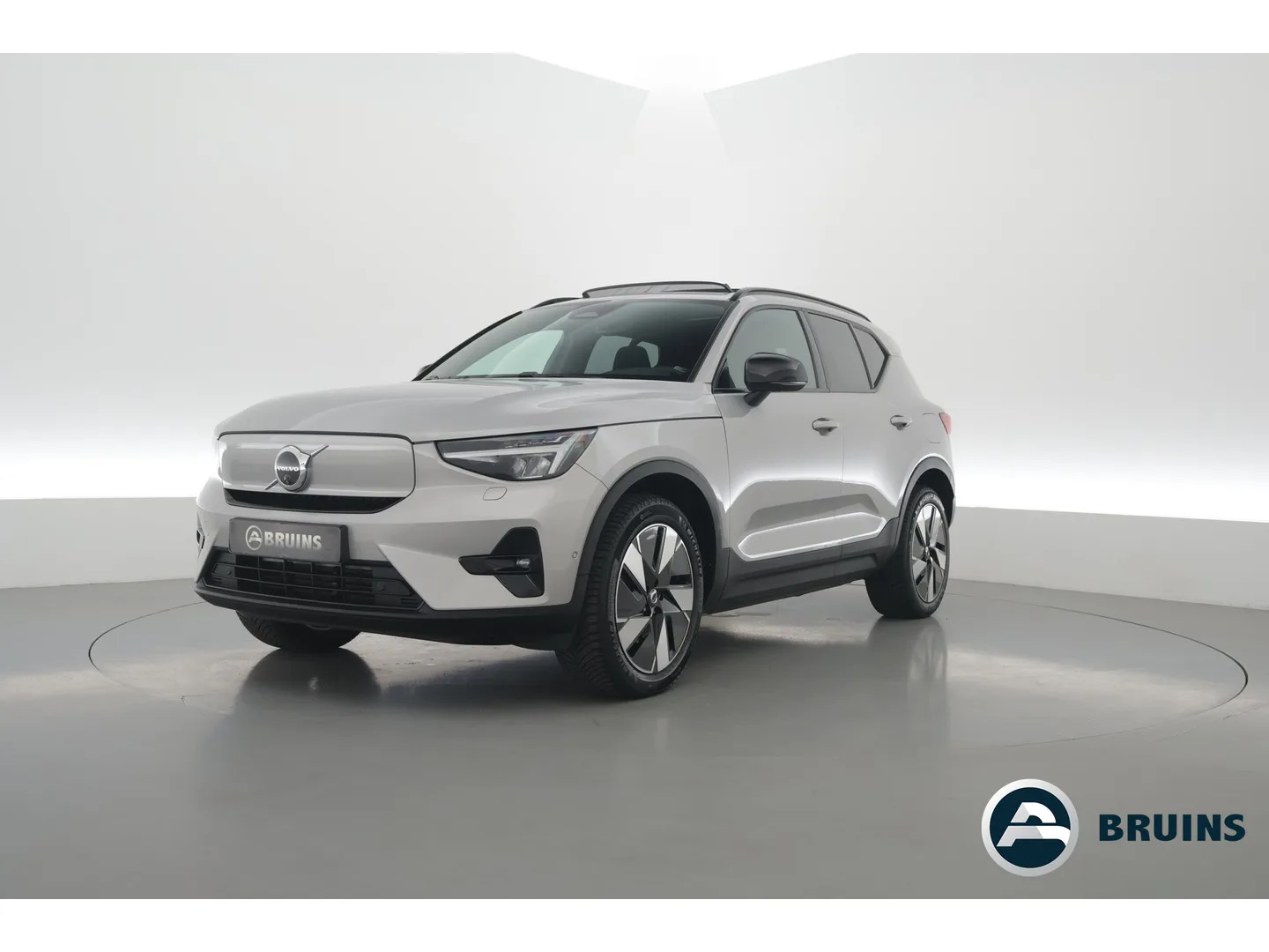 Volvo XC40 (2023) — foto 1