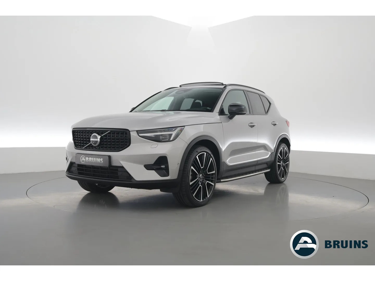 Volvo XC40 (2023) — foto 1
