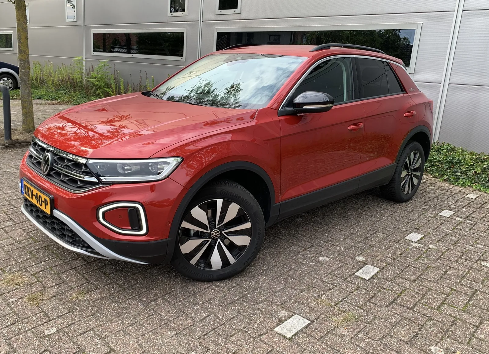 Volkswagen T-Roc (2025) — foto 1