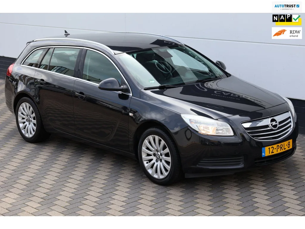 Opel Insignia Sports Tourer (2011) — foto 1