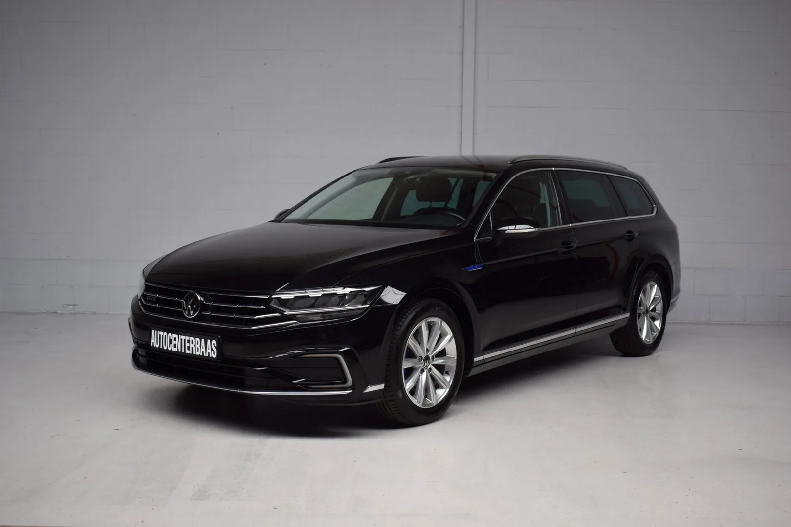 Volkswagen Passat (2022) — foto 1