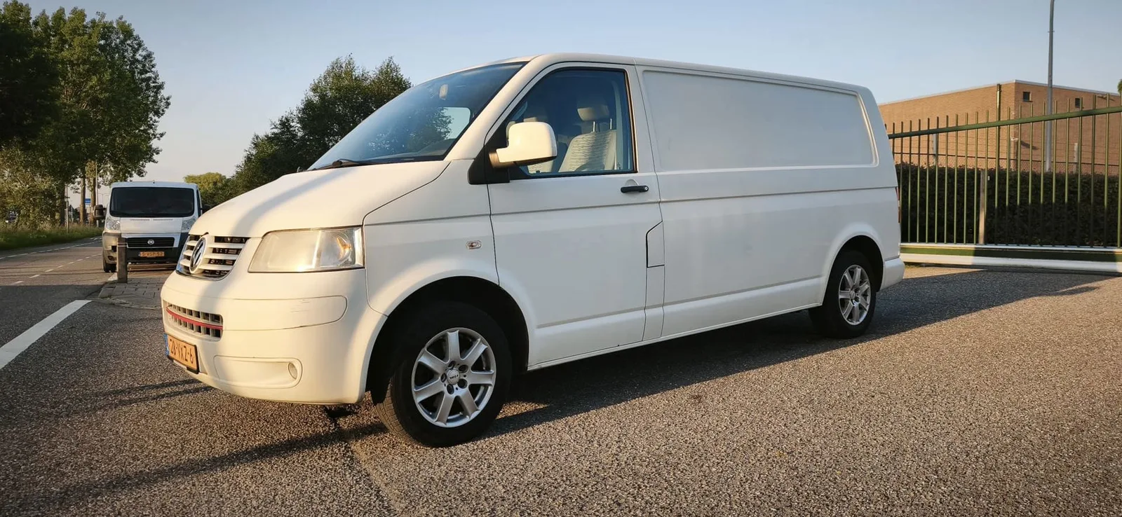Volkswagen Transporter (2009) — foto 1