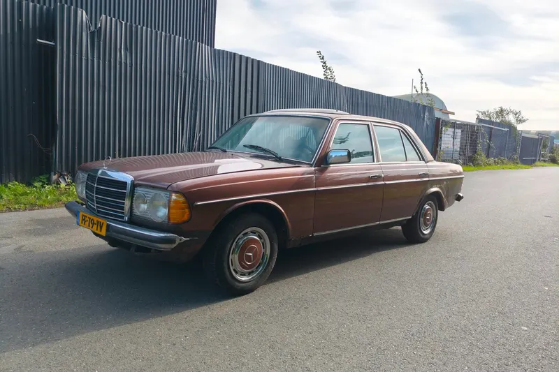 Mercedes-Benz 200-Serie (1979)