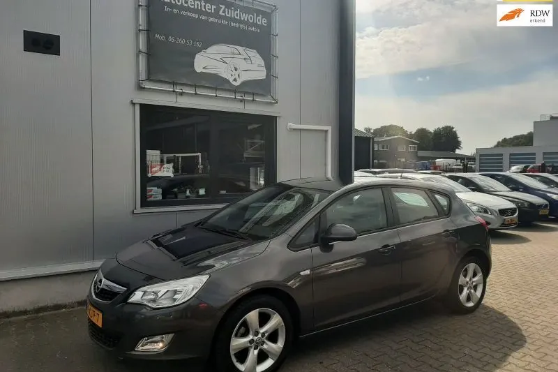 Opel Astra (2012)