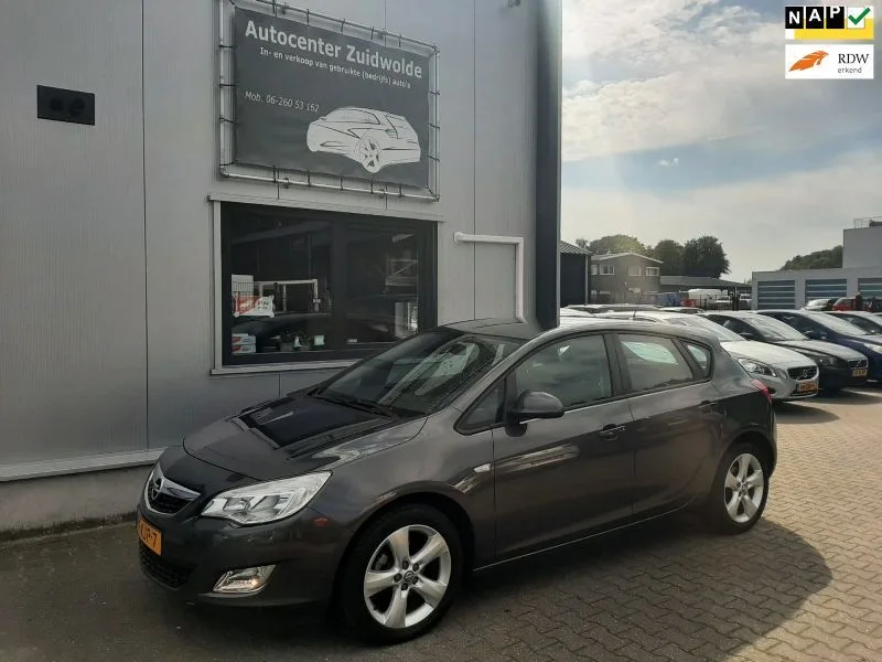 Opel Astra (2012) — foto 1