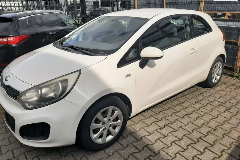 Kia Rio (2013)