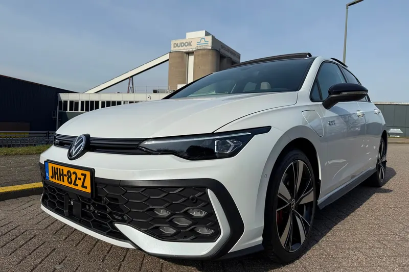 Volkswagen Golf (2025)