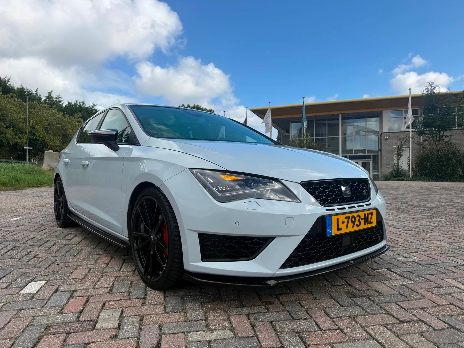 SEAT Leon (2015) — foto 1