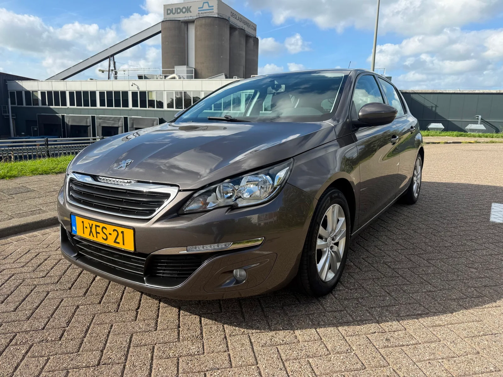 Peugeot 308 (2014) — foto 1
