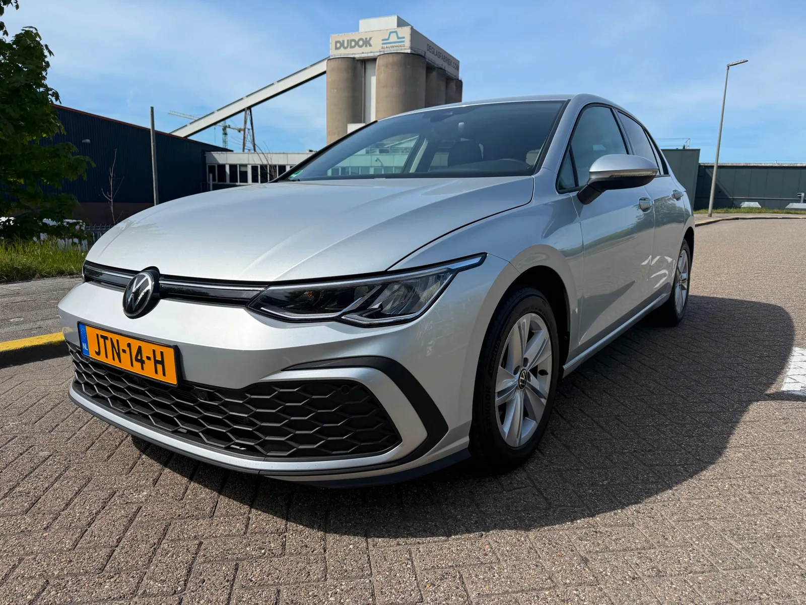 Volkswagen Golf (2023) — foto 1