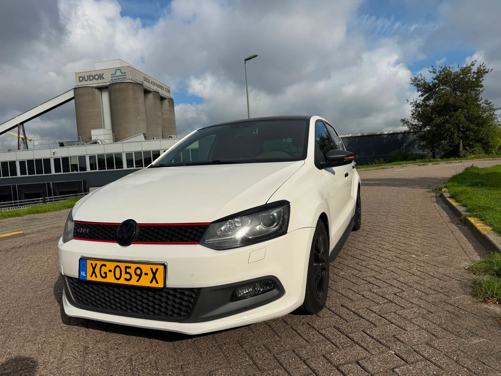 Volkswagen Polo (2011) — foto 1
