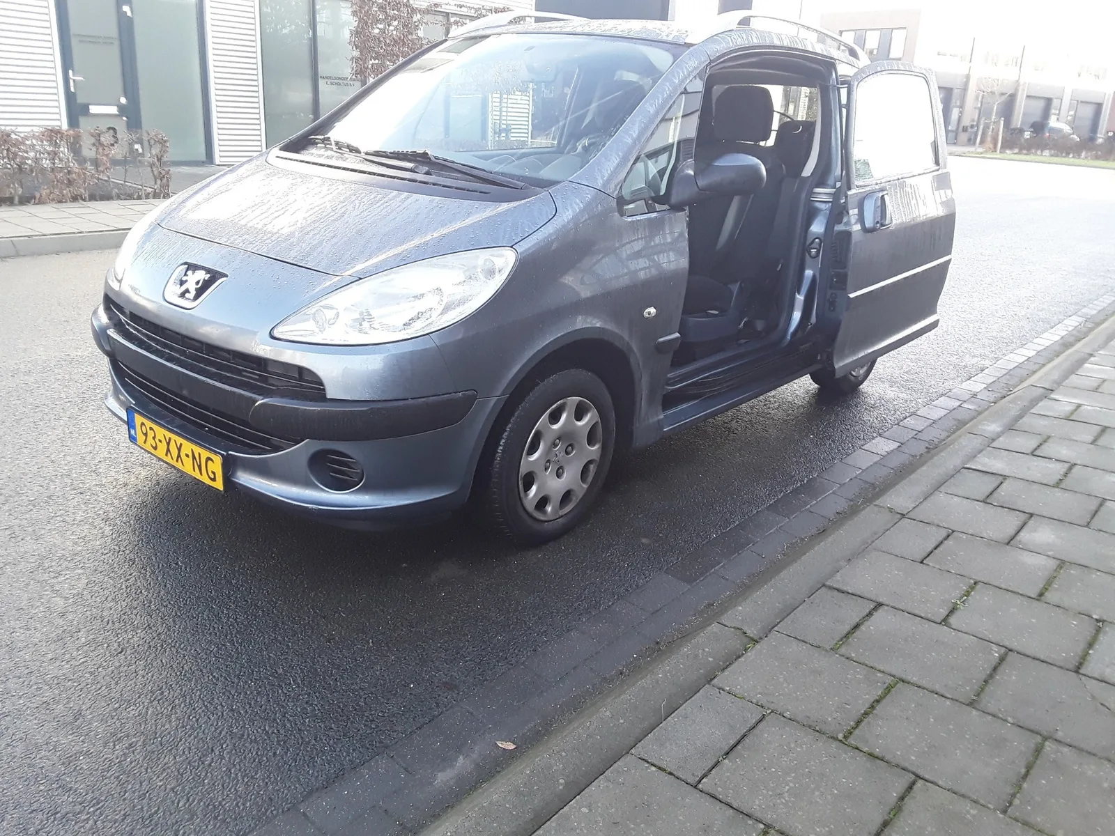 Peugeot 1007 (2007) — foto 1