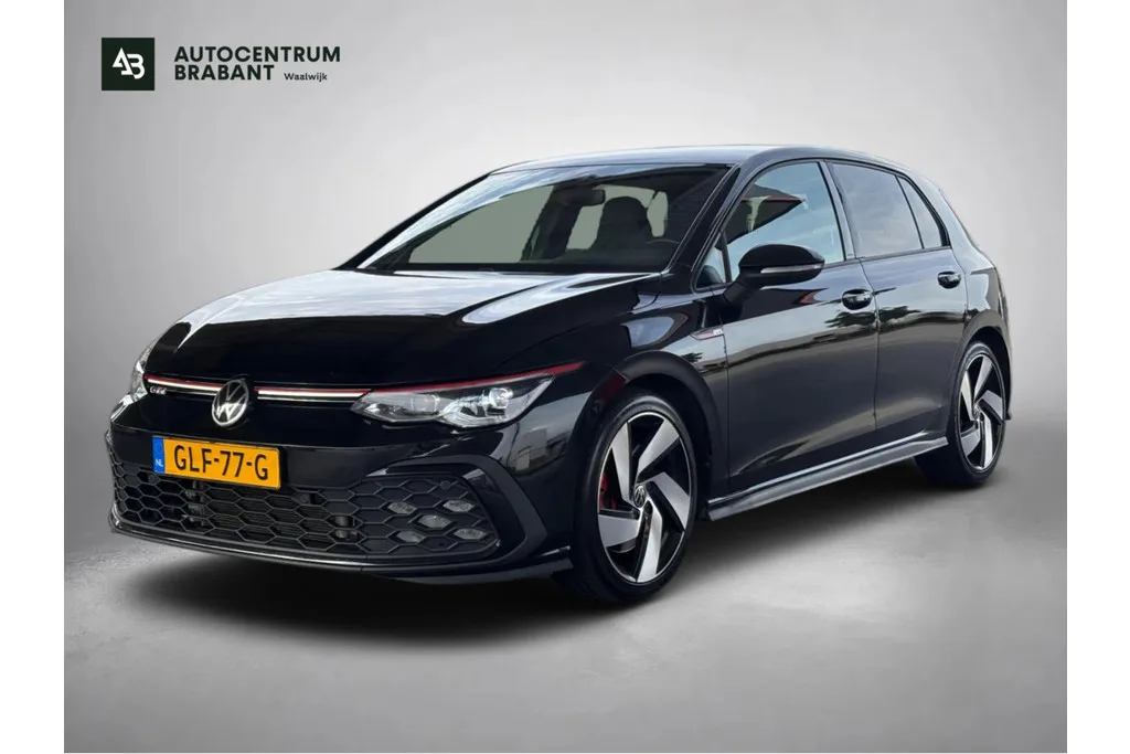 Volkswagen Golf (2020) — foto 1