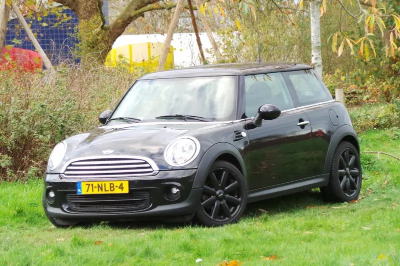 MINI One (2010)