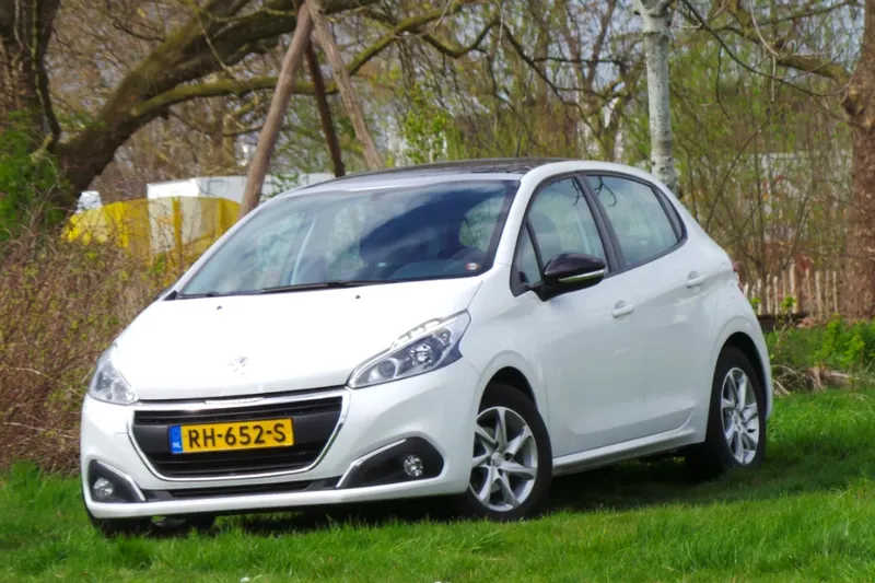 Peugeot 208 (2017)