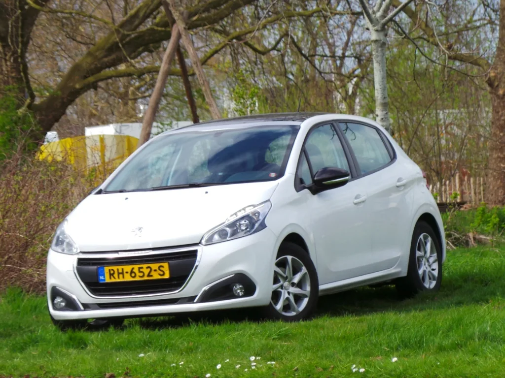 Peugeot 208 (2017) — foto 1