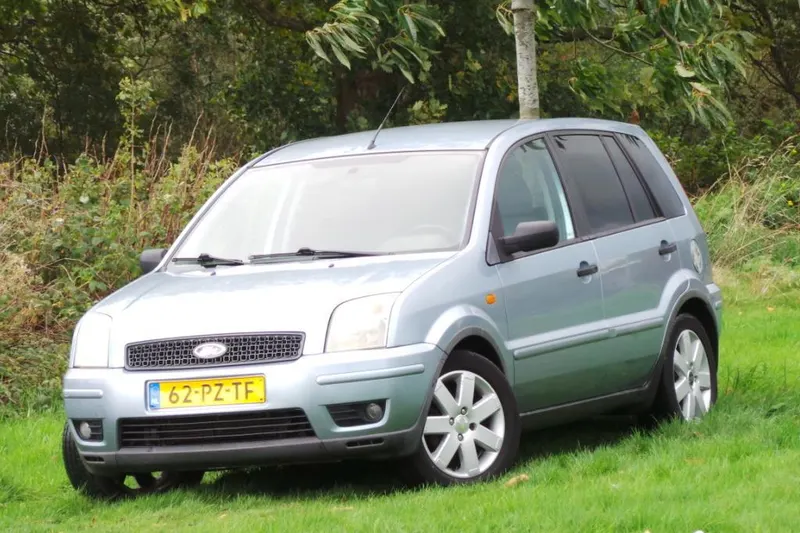 Ford Fusion (2005)