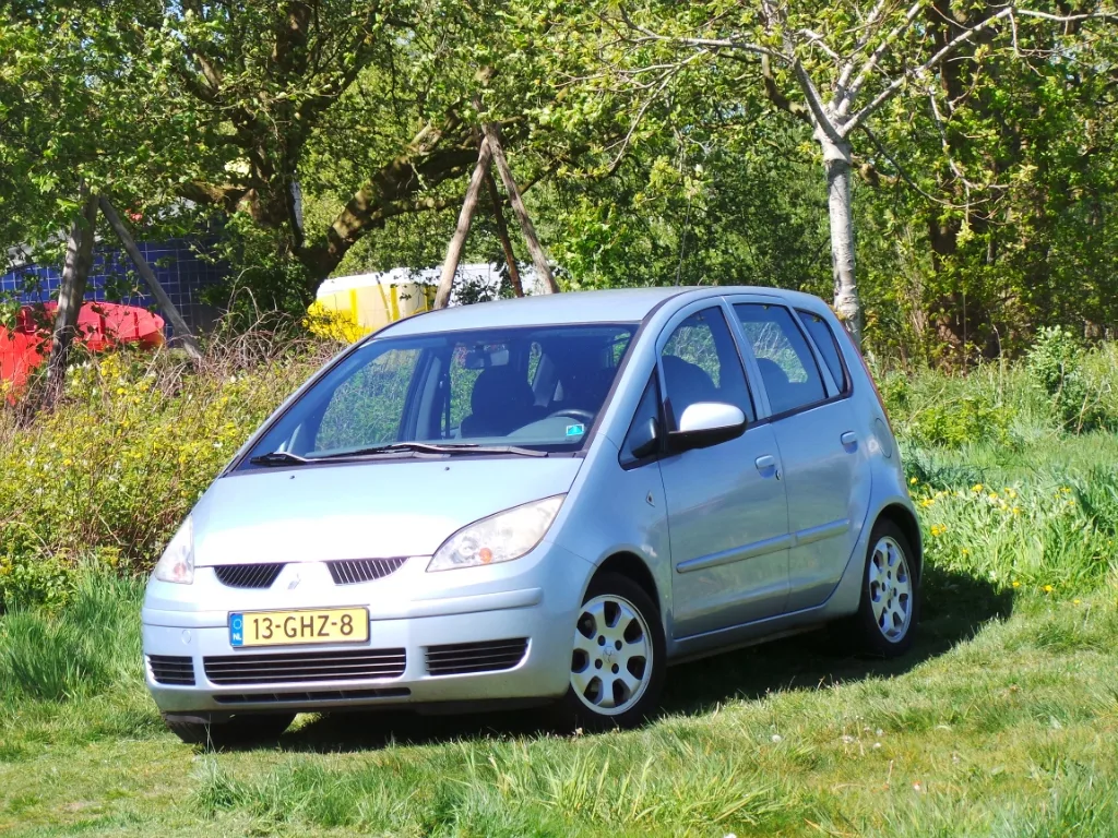 Mitsubishi Colt (2008) — foto 1