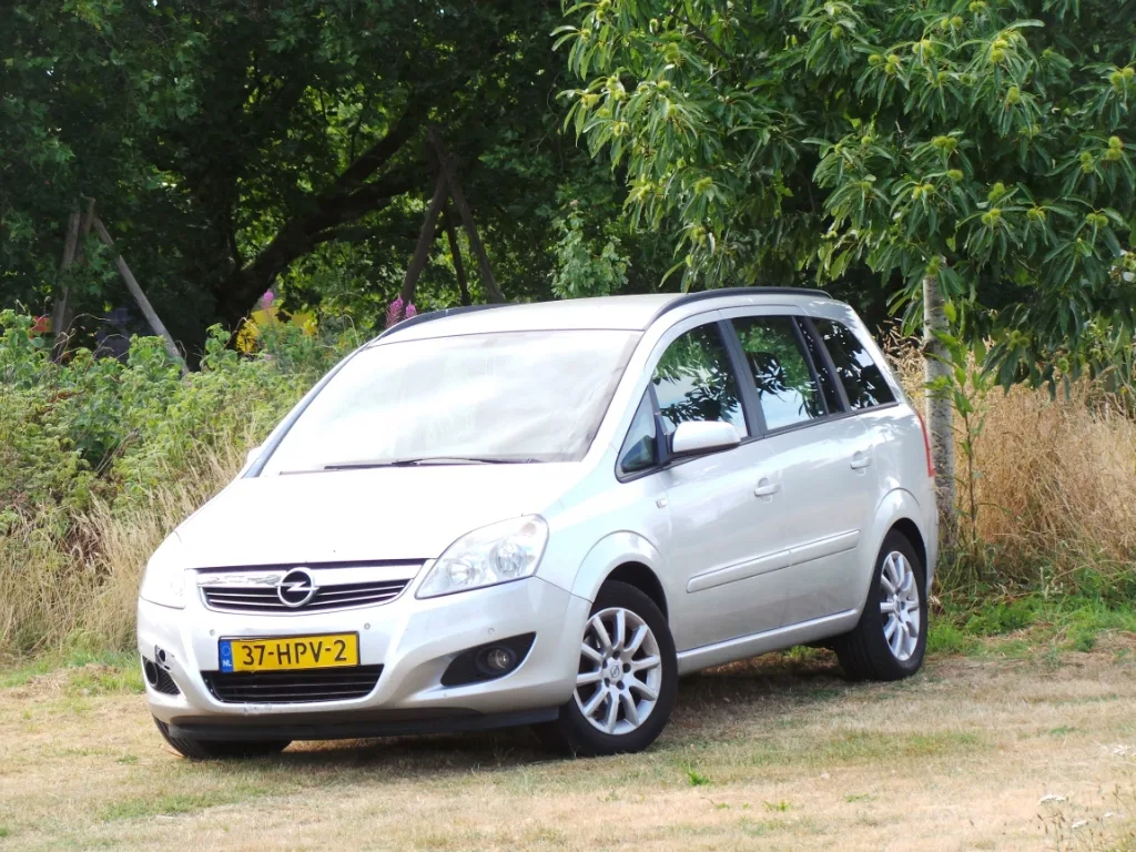 Opel Zafira (2009) — foto 1