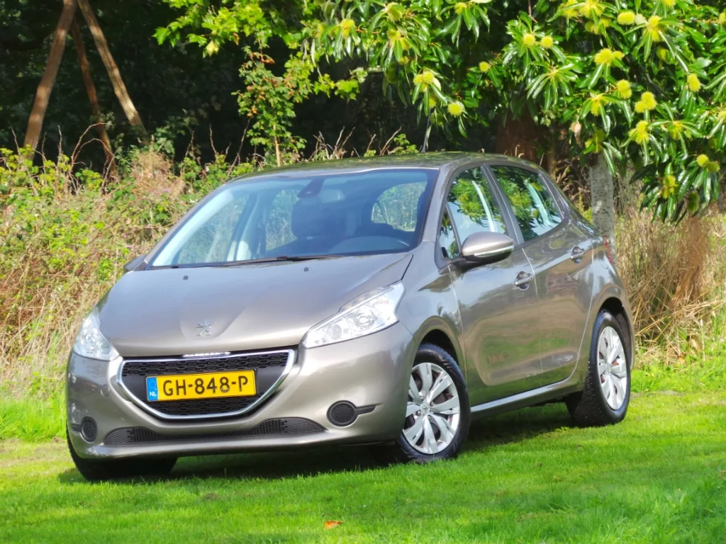 Peugeot 208 (2014) — foto 1