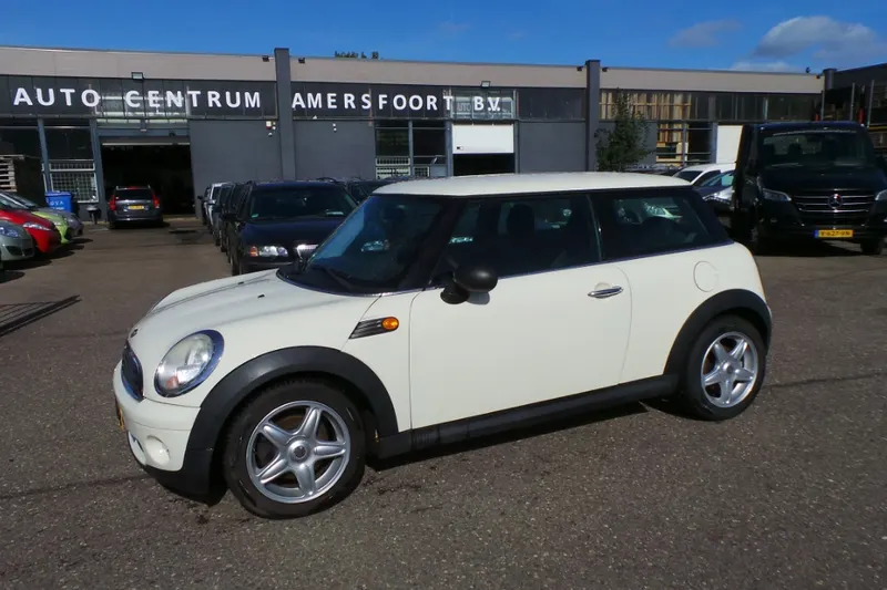 MINI One (2009)