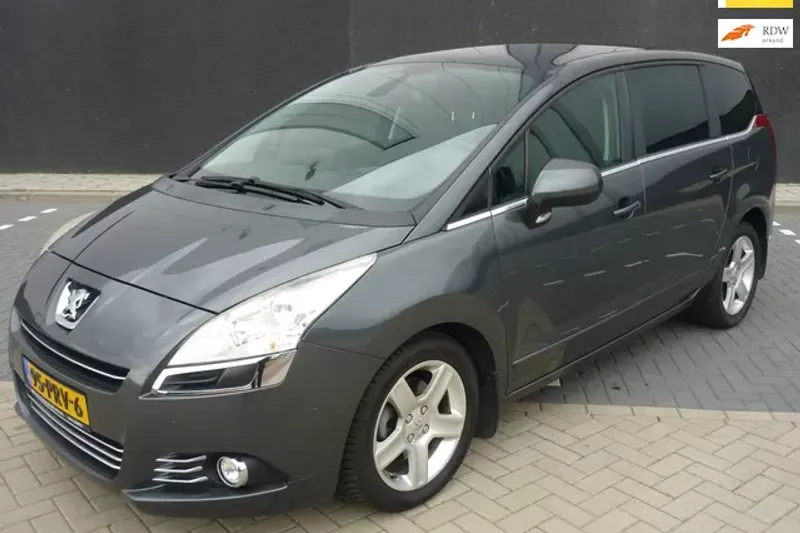 Peugeot 5008 (2011)