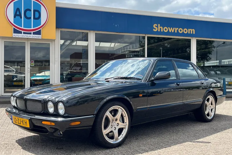 Jaguar XJR (2000)