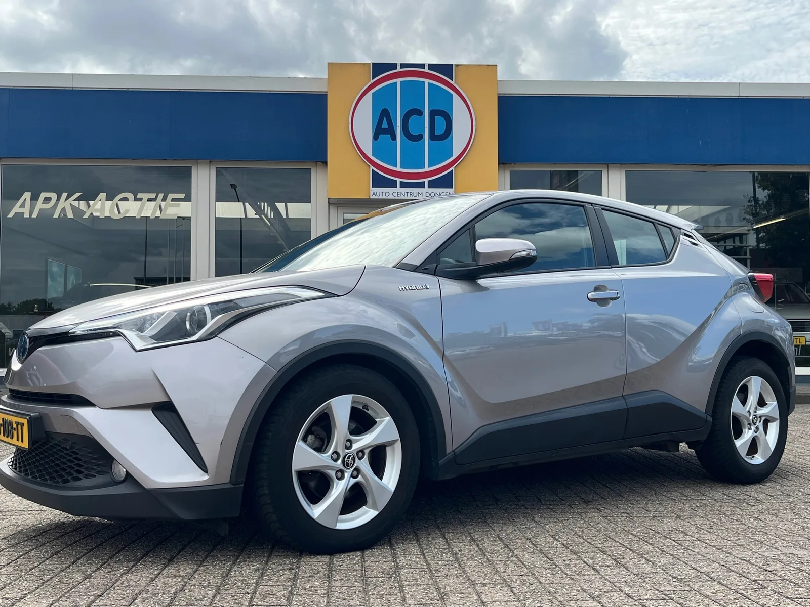 Toyota C-HR (2018) — foto 1