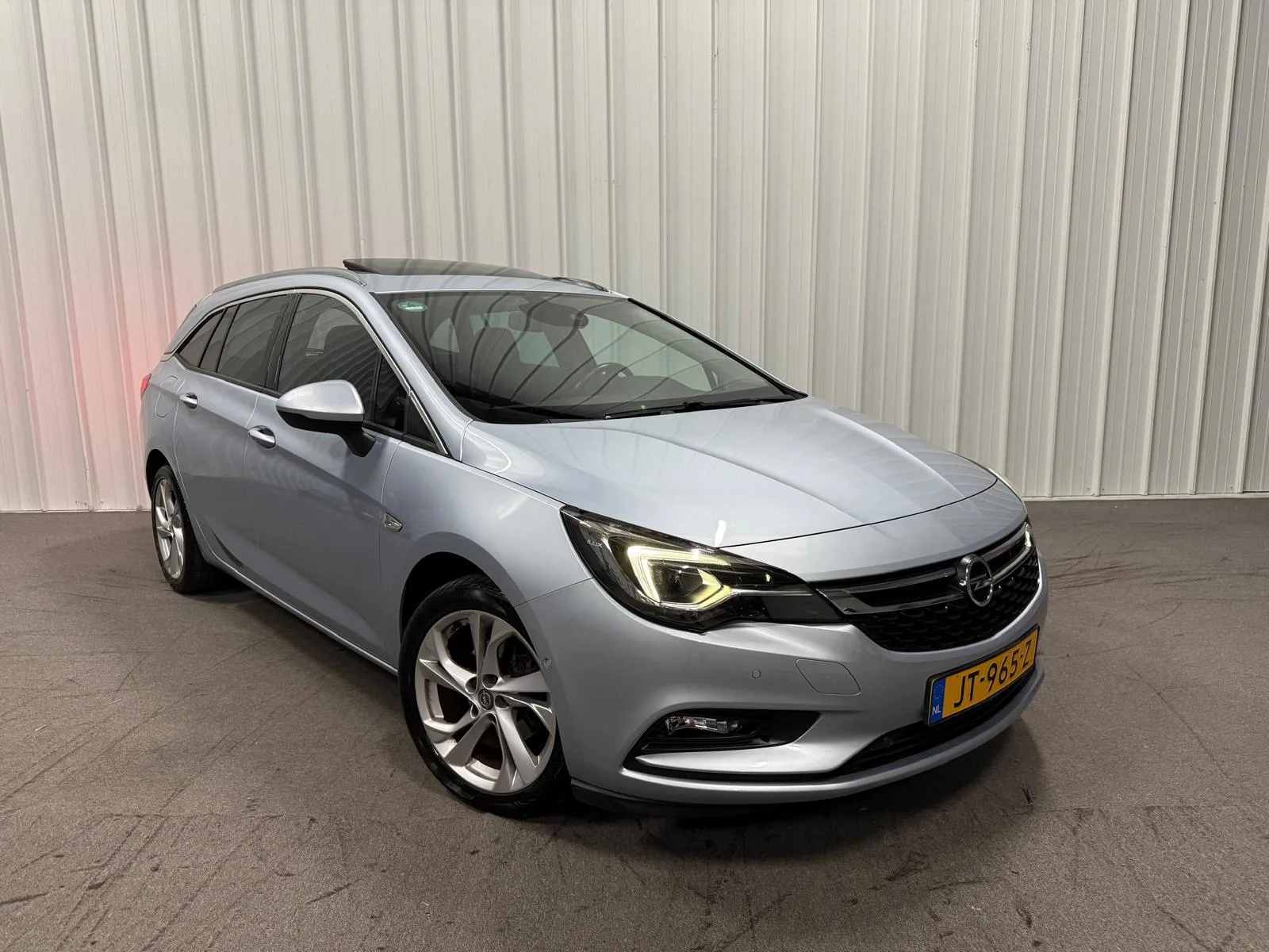Opel Astra (2016) — foto 1