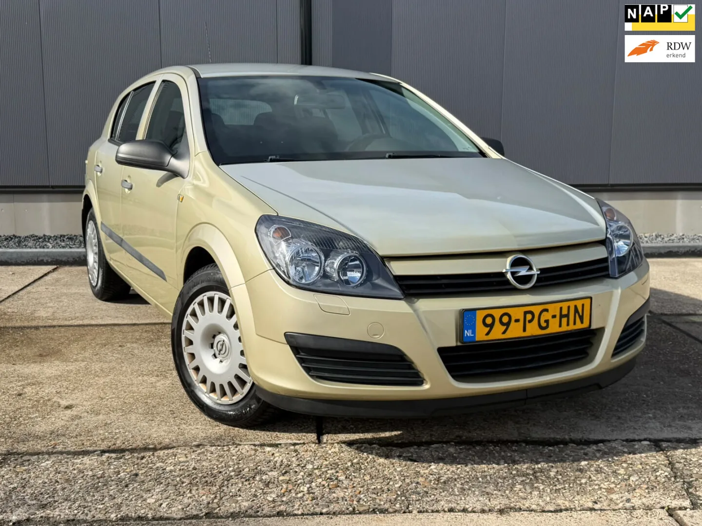 Opel Astra (2004) — foto 1
