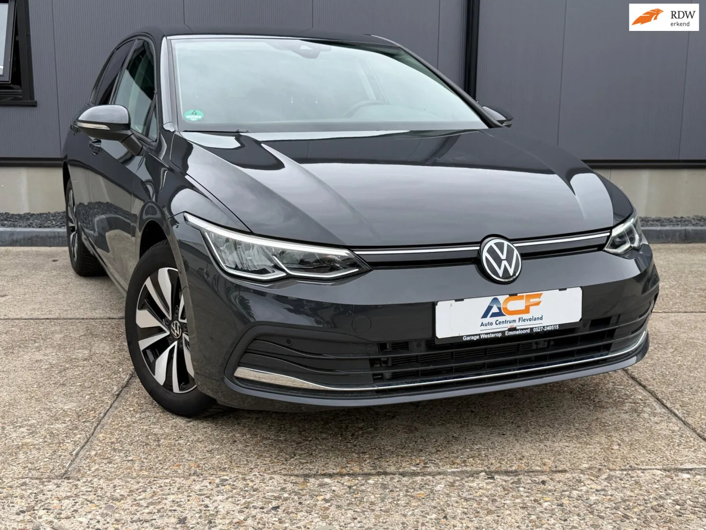 Volkswagen Golf (2024) — foto 1